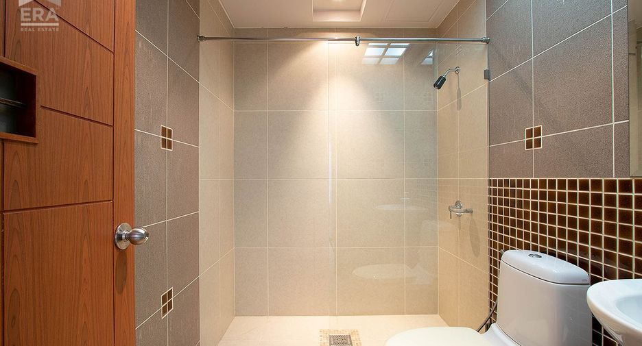 À vendre 3 chambres condo à Klaeng, Rayong