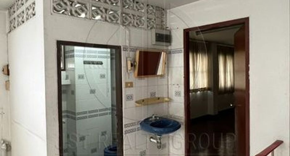 For rent and for sale 10 bedrooms hotel in Bang Na, Bangkok