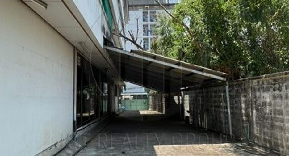 For rent and for sale 10 bedrooms hotel in Bang Na, Bangkok