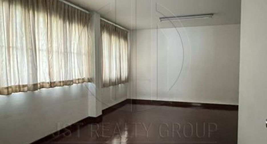 For rent and for sale 10 bedrooms hotel in Bang Na, Bangkok