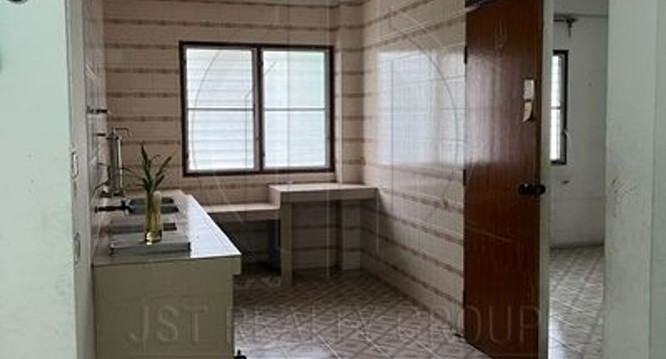 For rent and for sale 10 bedrooms hotel in Bang Na, Bangkok