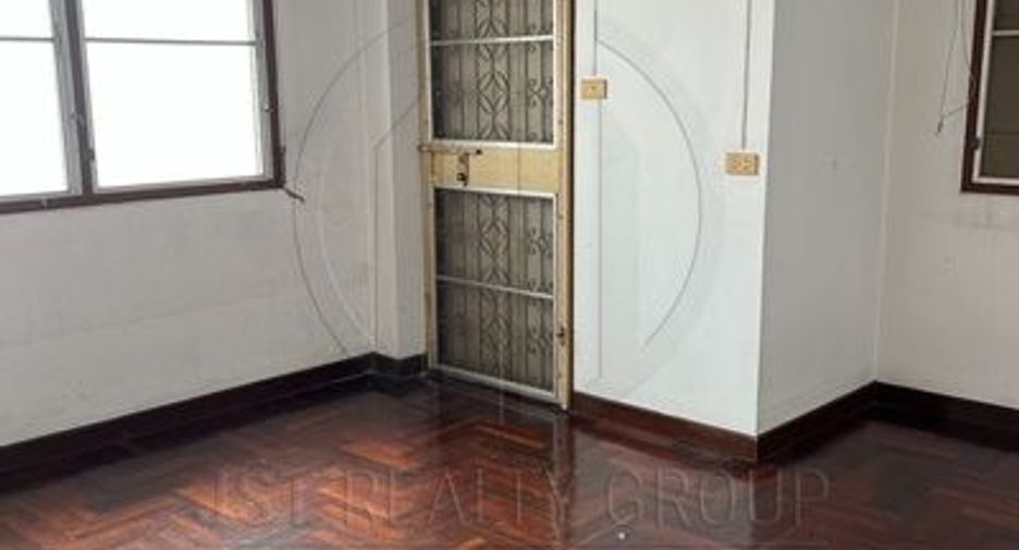 For rent and for sale 10 bedrooms hotel in Bang Na, Bangkok