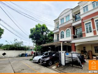 For sale 4 Beds townhouse in Lak Si, Bangkok