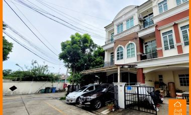 Casa adosada en venta de 4 habitaciones en Lak Si, Bangkok