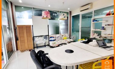 Casa adosada en venta de 4 habitaciones en Lak Si, Bangkok