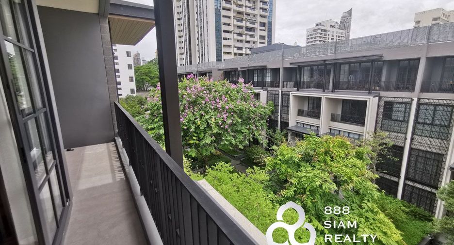 For rent 4 bedrooms townhouse in Watthana, Bangkok