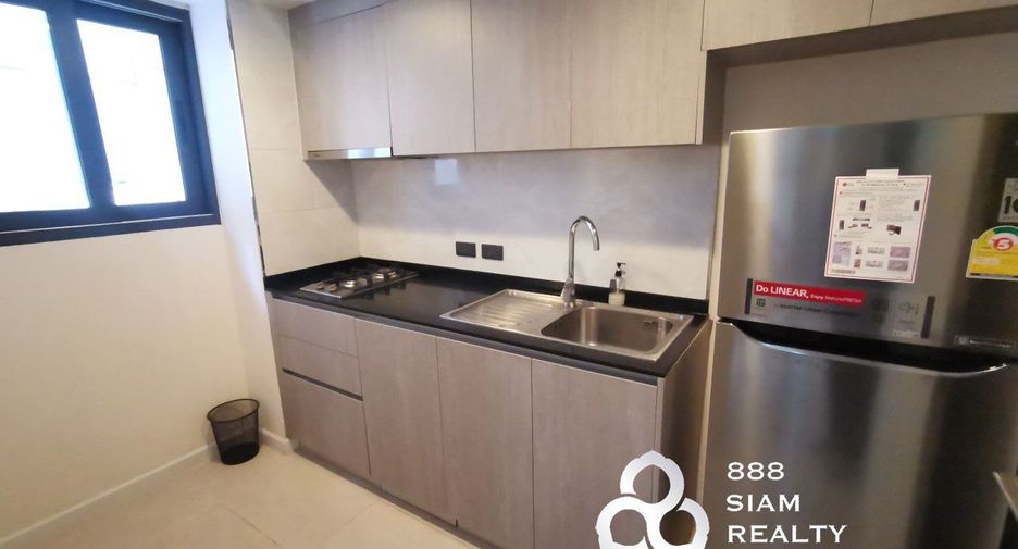 For rent 4 bedrooms townhouse in Watthana, Bangkok