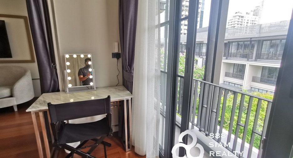 For rent 4 bedrooms townhouse in Watthana, Bangkok