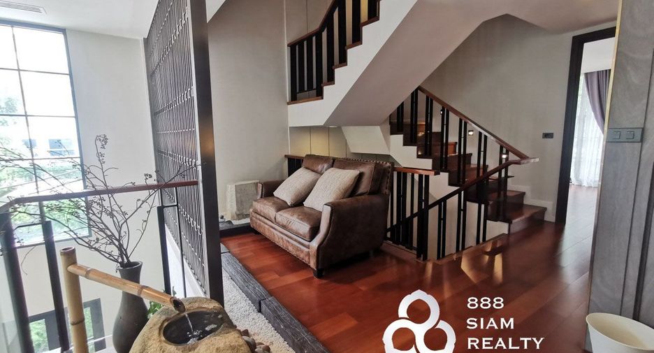 For rent 4 bedrooms townhouse in Watthana, Bangkok