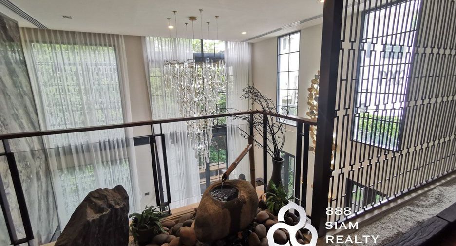 For rent 4 bedrooms townhouse in Watthana, Bangkok