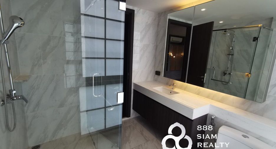 For rent 4 bedrooms townhouse in Watthana, Bangkok