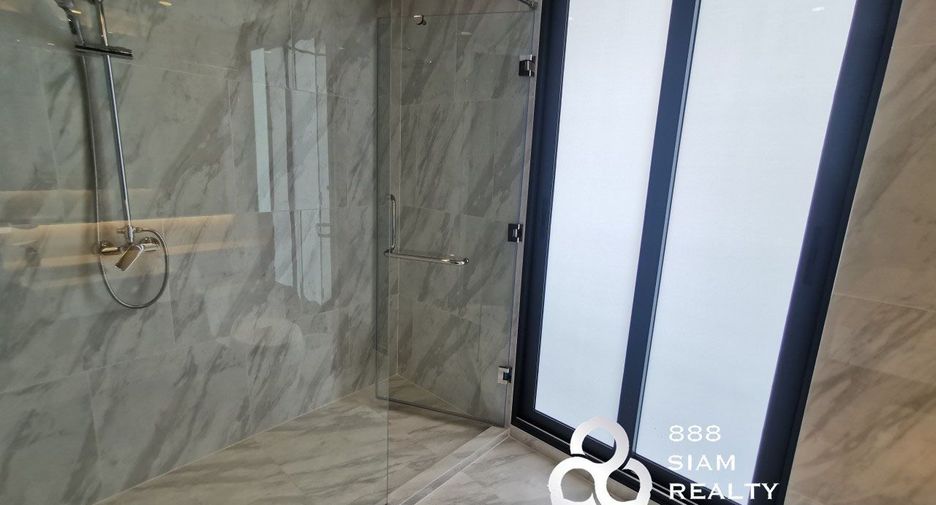 For rent 4 bedrooms townhouse in Watthana, Bangkok