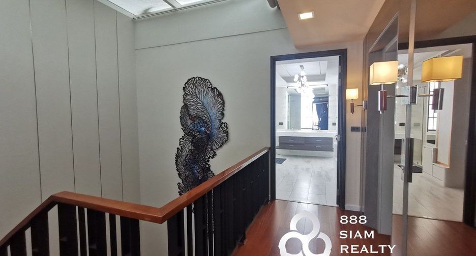 For rent 4 bedrooms townhouse in Watthana, Bangkok