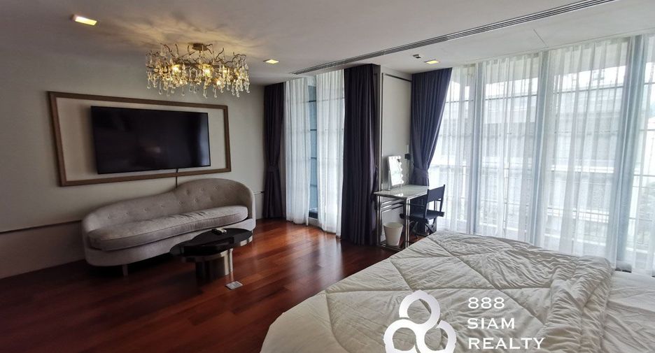For rent 4 bedrooms townhouse in Watthana, Bangkok