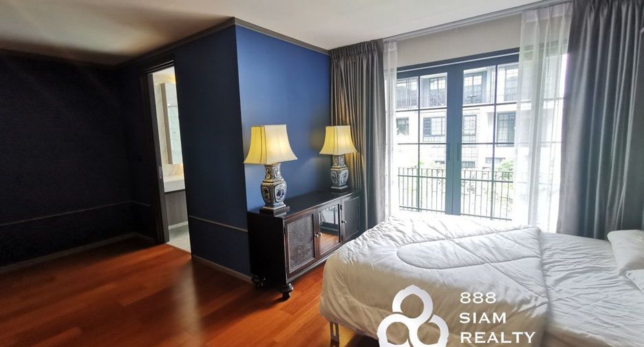 For rent 4 bedrooms townhouse in Watthana, Bangkok