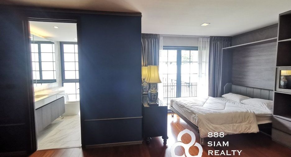 For rent 4 bedrooms townhouse in Watthana, Bangkok