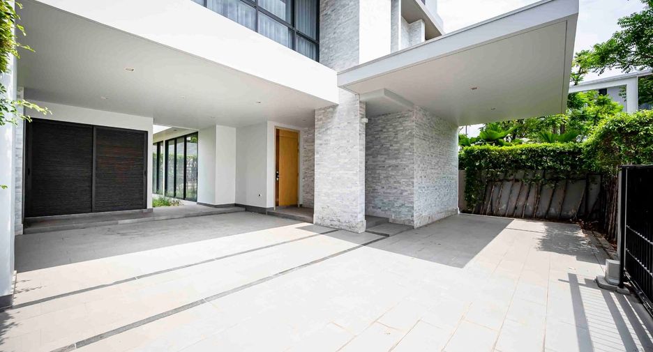 For rent 4 bedrooms house in Watthana, Bangkok