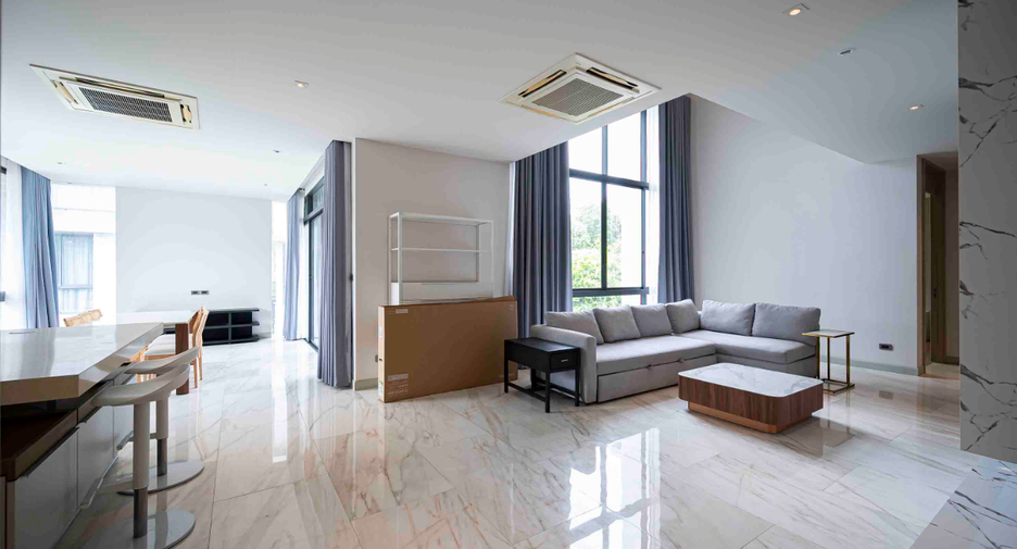 For rent 4 bedrooms house in Watthana, Bangkok