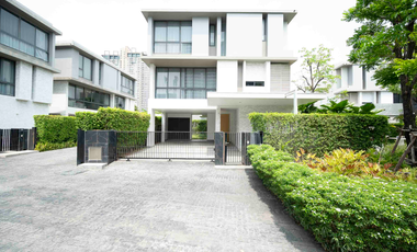 For rent 4 bedrooms house in Watthana, Bangkok
