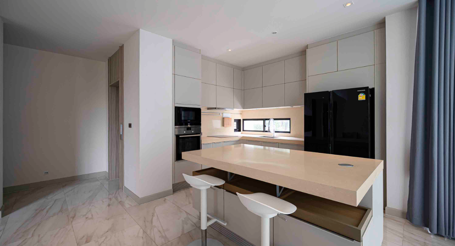 For rent 4 bedrooms house in Watthana, Bangkok