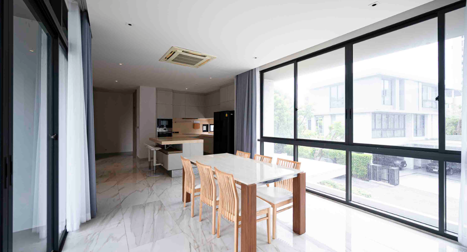 For rent 4 bedrooms house in Watthana, Bangkok
