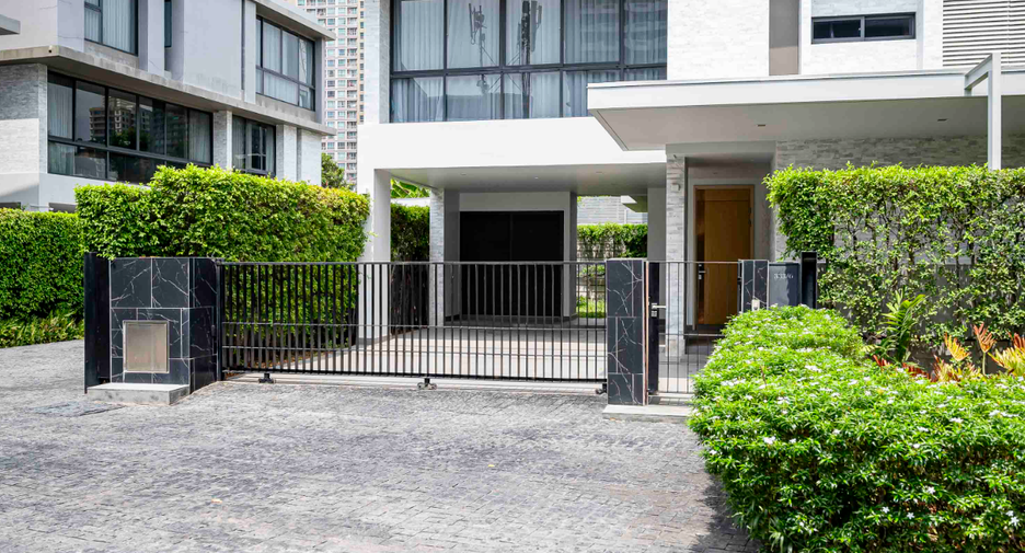 For rent 4 bedrooms house in Watthana, Bangkok