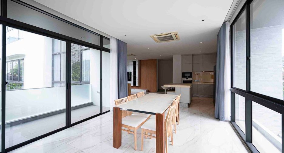 For rent 4 bedrooms house in Watthana, Bangkok