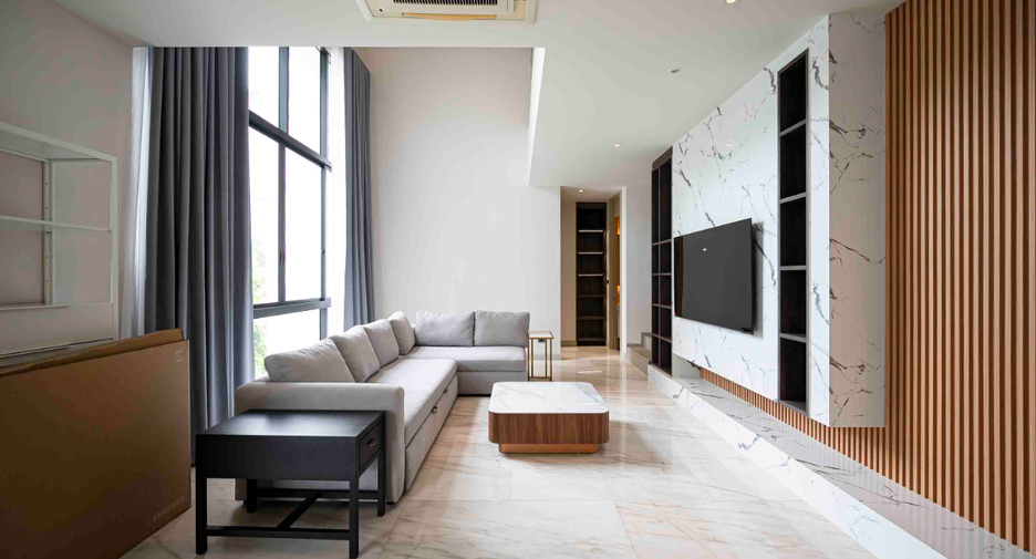 For rent 4 bedrooms house in Watthana, Bangkok