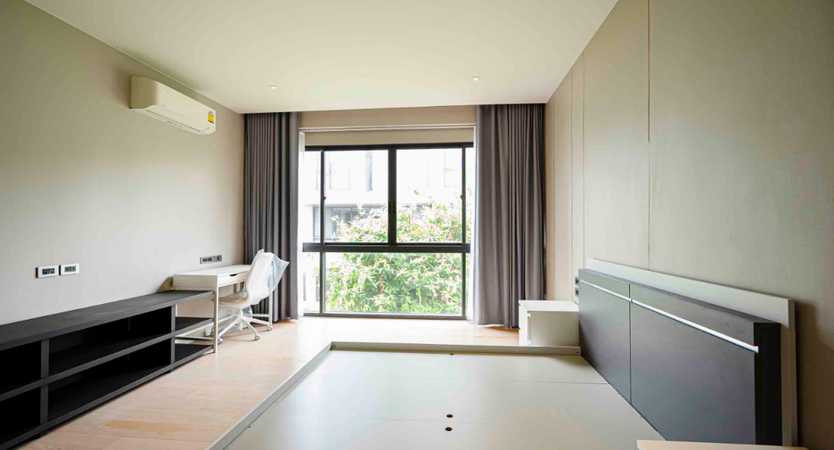 For rent 4 bedrooms house in Watthana, Bangkok