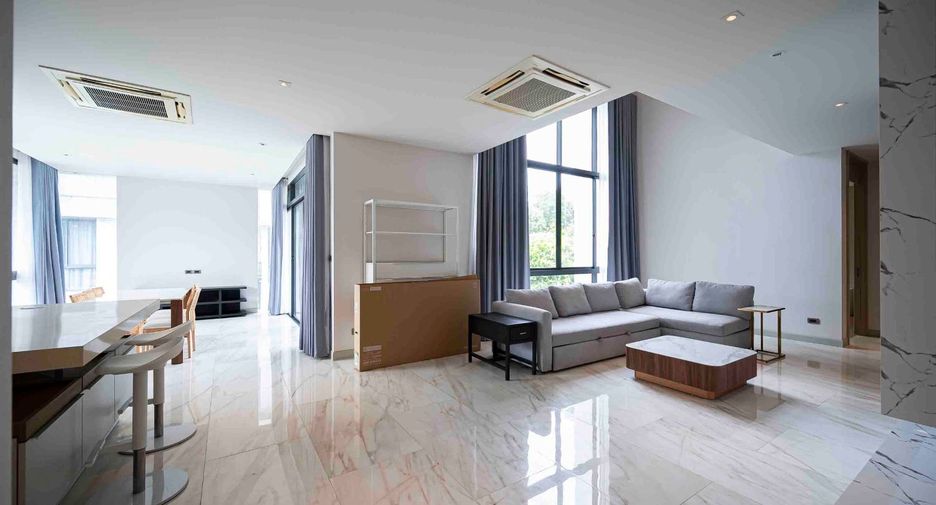 For rent 4 bedrooms house in Watthana, Bangkok