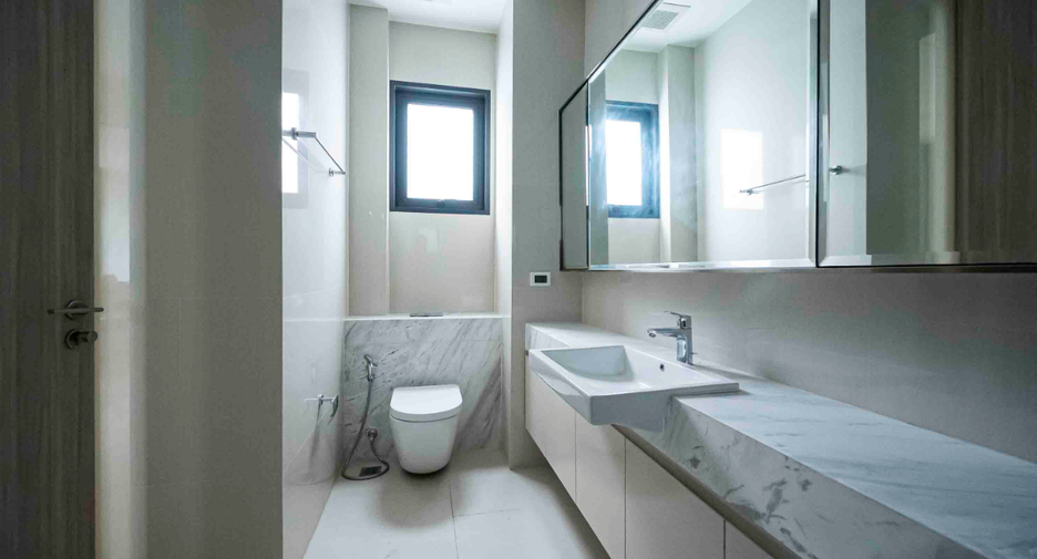 For rent 4 bedrooms house in Watthana, Bangkok
