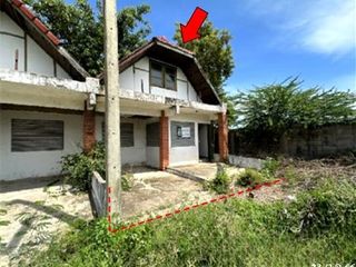 Casa adosada en venta de 2 habitaciones en Tha Yang, Phetchaburi