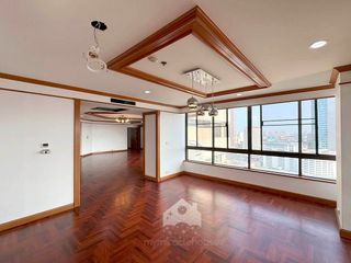 For rent 4 Beds condo in Khlong Toei, Bangkok