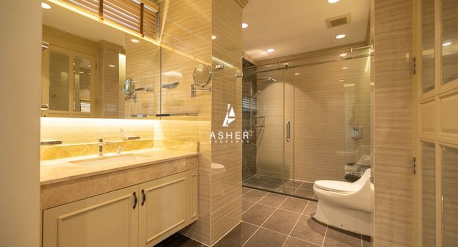 For sale 2 bedrooms townhouse in Watthana, Bangkok