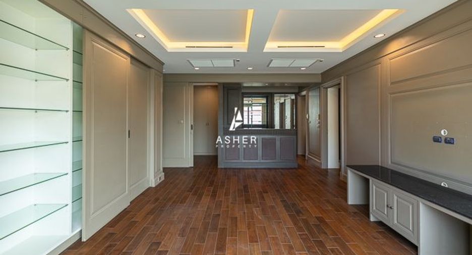 For sale 2 bedrooms townhouse in Watthana, Bangkok
