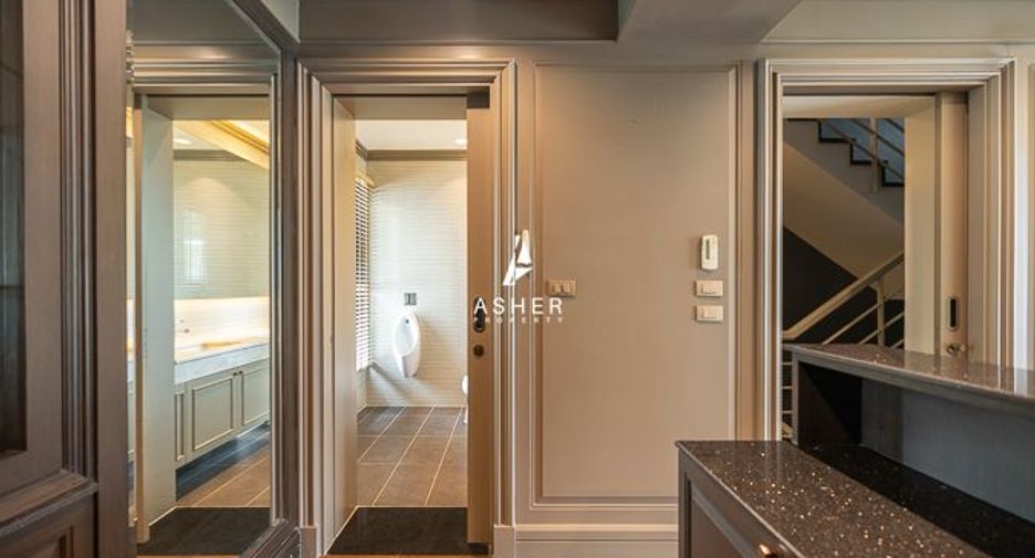 For sale 2 bedrooms townhouse in Watthana, Bangkok