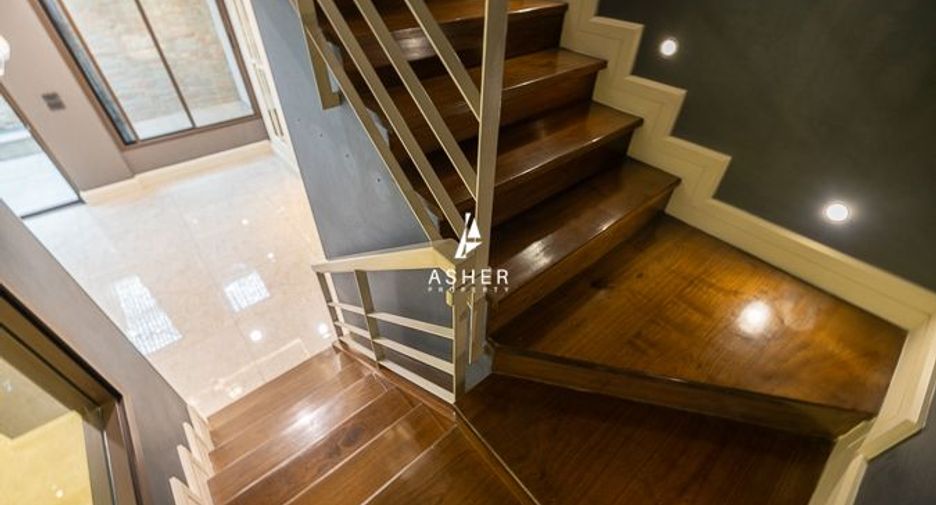For sale 2 bedrooms townhouse in Watthana, Bangkok