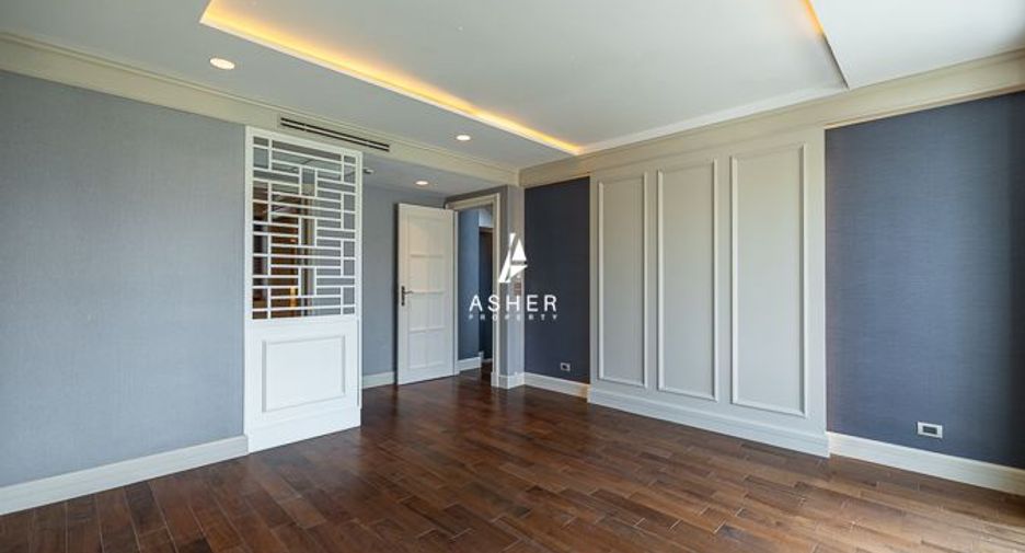 For sale 2 bedrooms townhouse in Watthana, Bangkok
