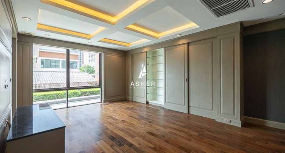 For sale 2 bedrooms townhouse in Watthana, Bangkok