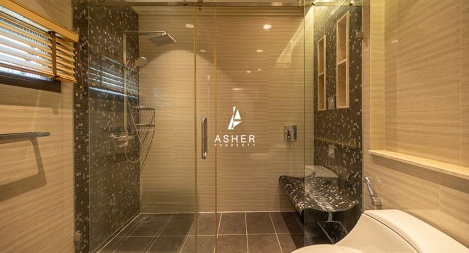For sale 2 bedrooms townhouse in Watthana, Bangkok