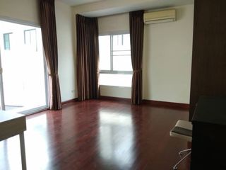 For rent 3 bed house in Watthana, Bangkok