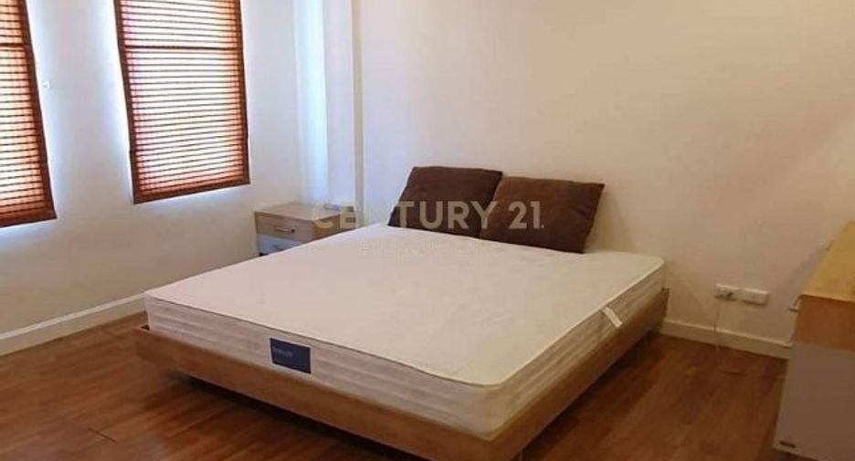 For sale 3 bedrooms townhouse in Bang Kapi, Bangkok