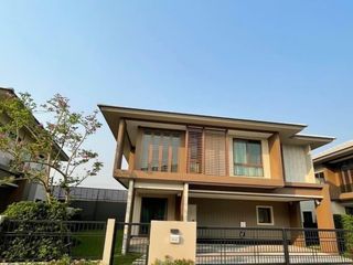 Casa en alquiler de 4 habitaciones en Bang Kapi, Bangkok