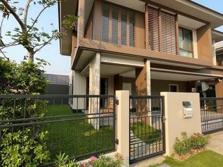 Casa en alquiler de 4 habitaciones en Bang Kapi, Bangkok