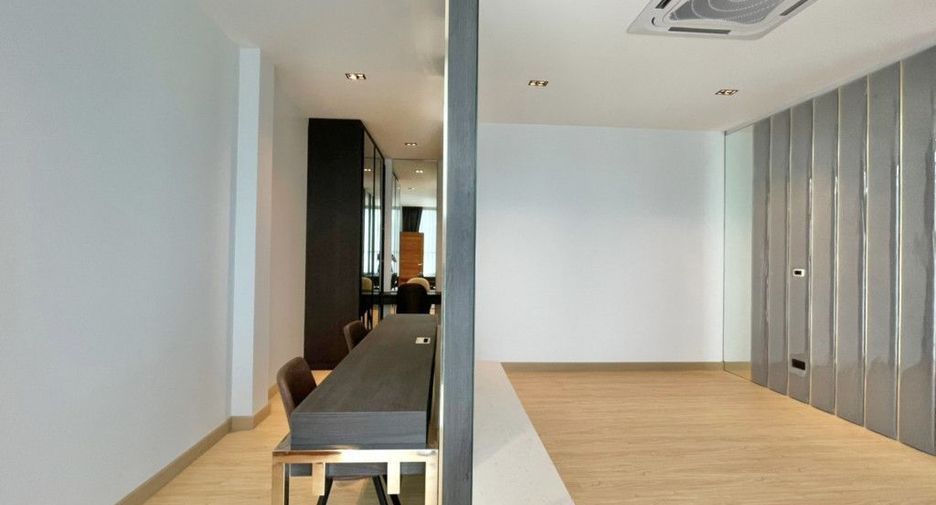For rent 4 bedrooms house in Mueang Chiang Mai, Chiang Mai