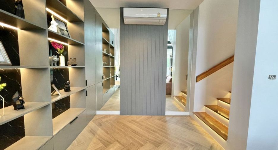 For rent 4 bedrooms house in Mueang Chiang Mai, Chiang Mai