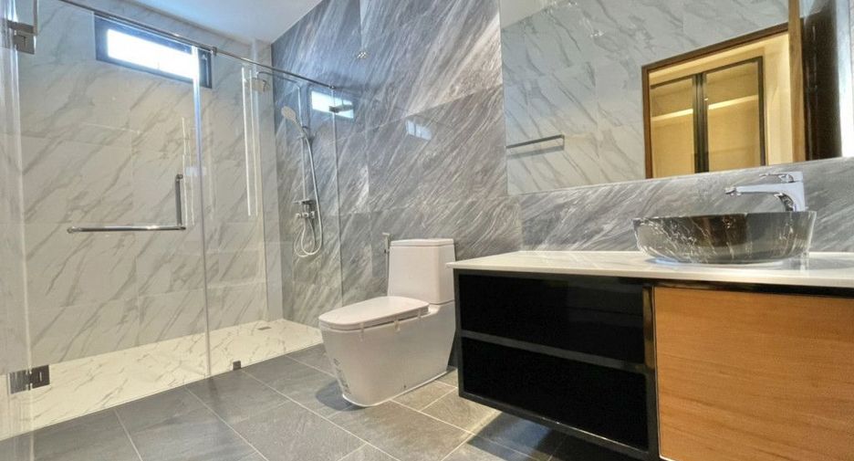 For rent 4 bedrooms house in Mueang Chiang Mai, Chiang Mai