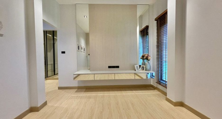 For rent 4 bedrooms house in Mueang Chiang Mai, Chiang Mai