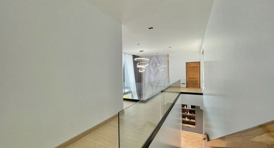 For rent 4 bedrooms house in Mueang Chiang Mai, Chiang Mai