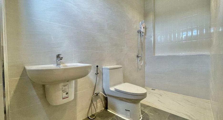 For rent 4 bedrooms house in Mueang Chiang Mai, Chiang Mai